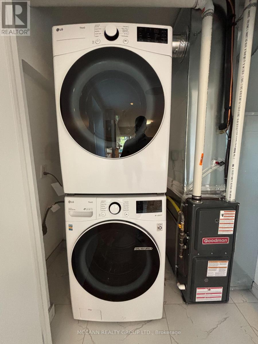 Upper - 927 Kingston Road, Toronto, Ontario M4E 1S6 - Photo 7 - E12545210