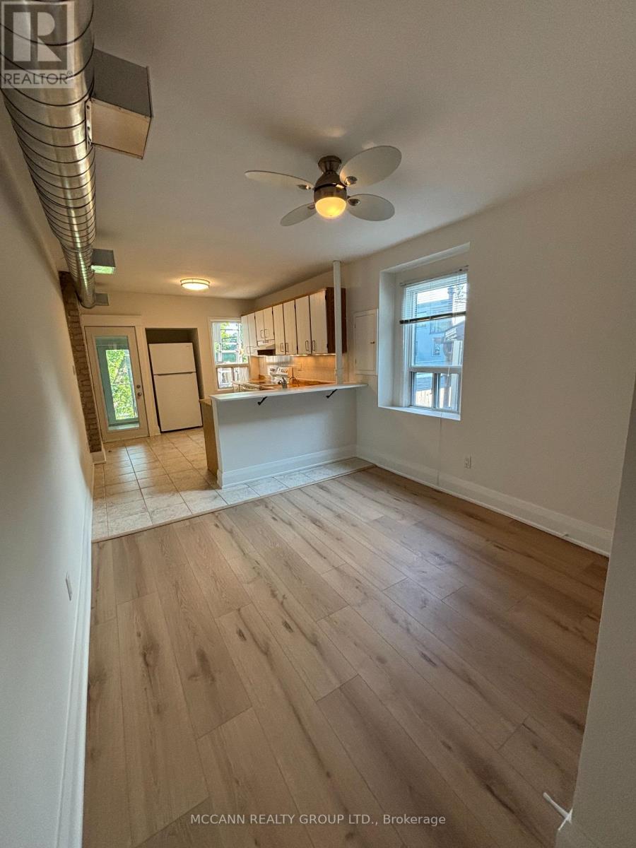 Upper - 927 Kingston Road, Toronto, Ontario M4E 1S6 - Photo 8 - E12545210