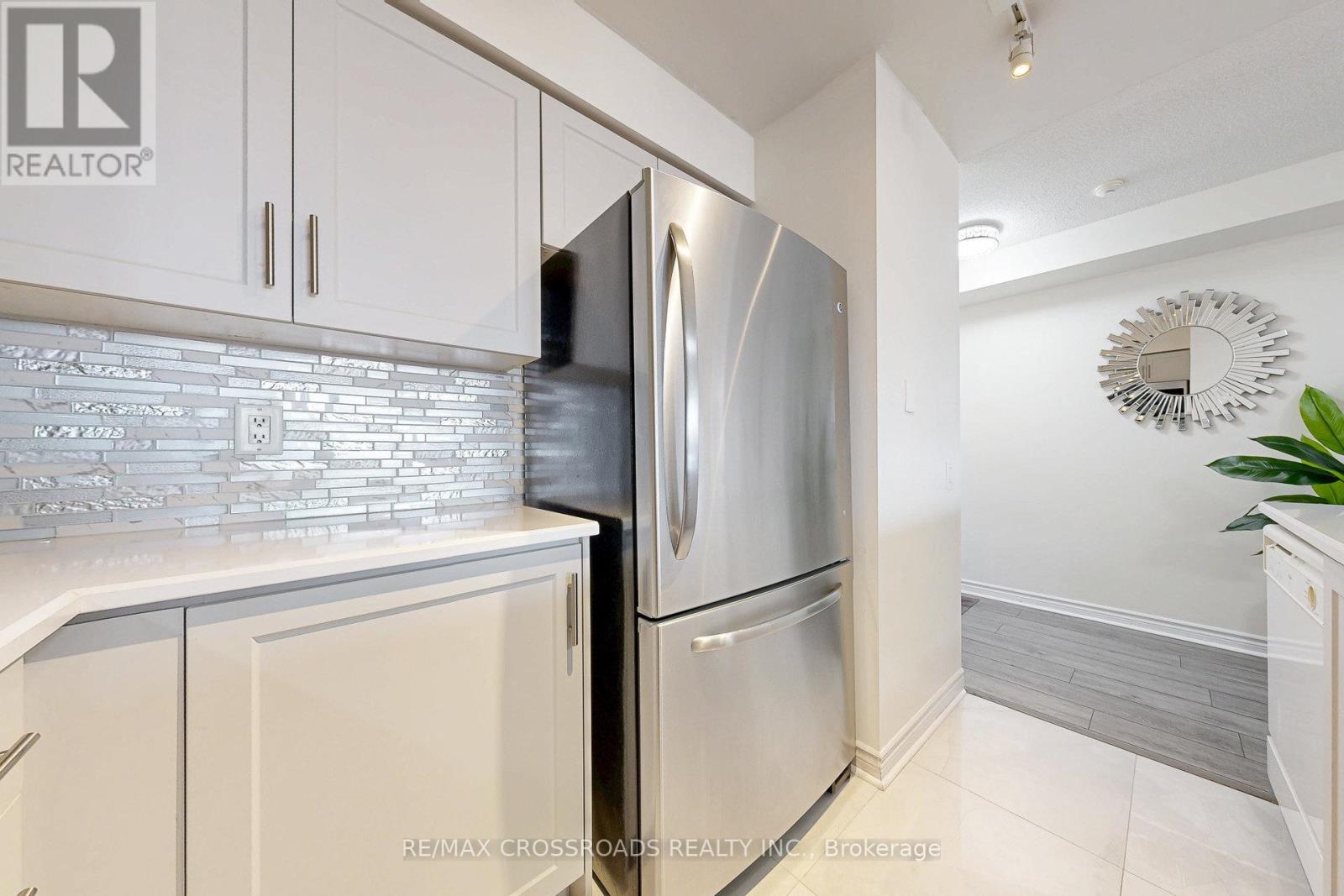 512 - 8 Mondeo Drive, Toronto, Ontario M1P 5C7 - Photo 11 - E12545252