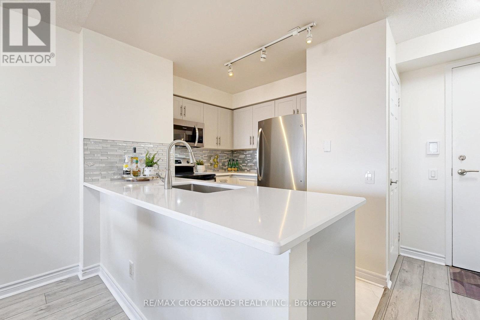 512 - 8 Mondeo Drive, Toronto, Ontario M1P 5C7 - Photo 12 - E12545252