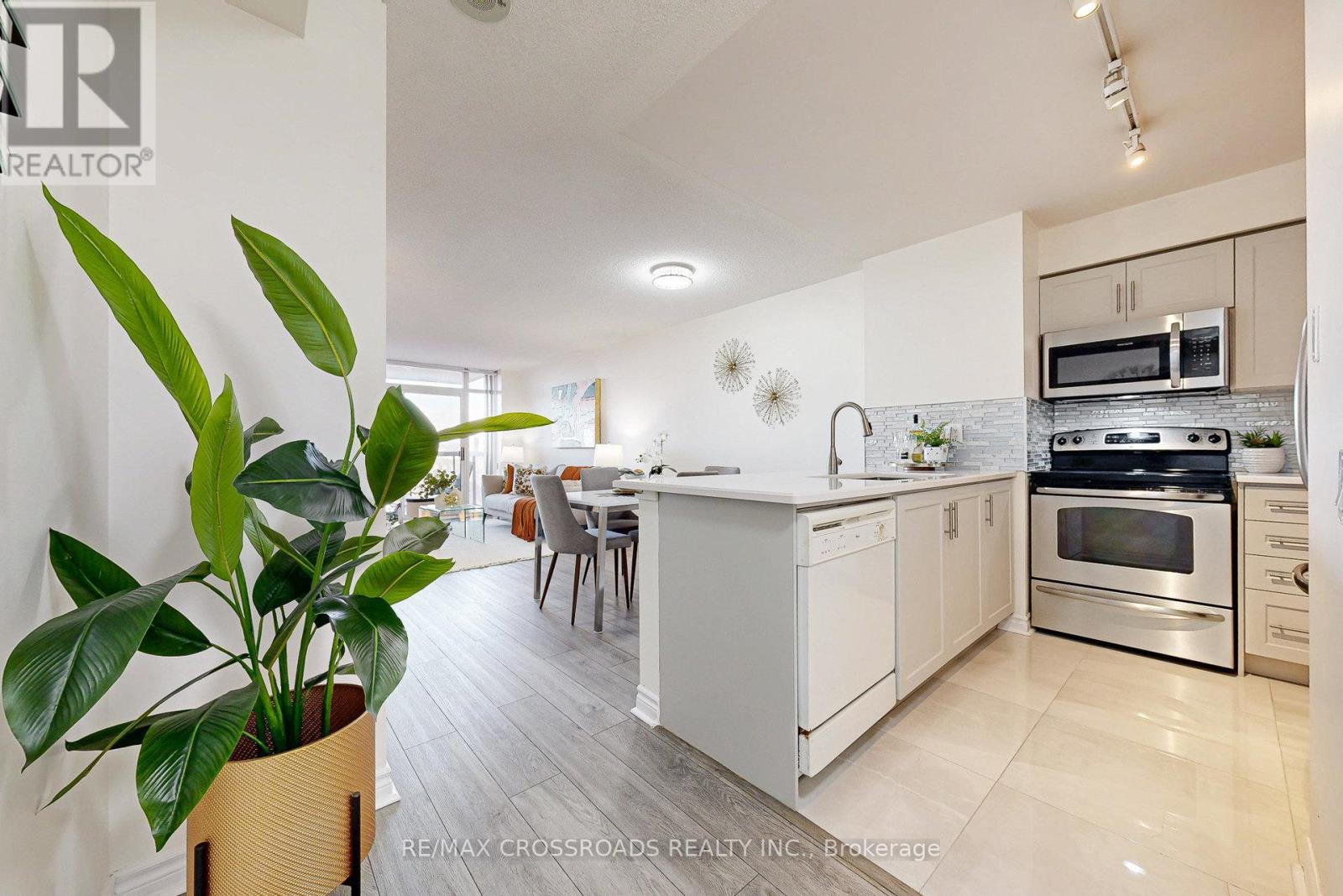 512 - 8 Mondeo Drive, Toronto, Ontario M1P 5C7 - Photo 7 - E12545252