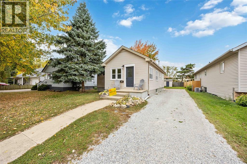 4482 Petrolia LINE, Petrolia, Ontario