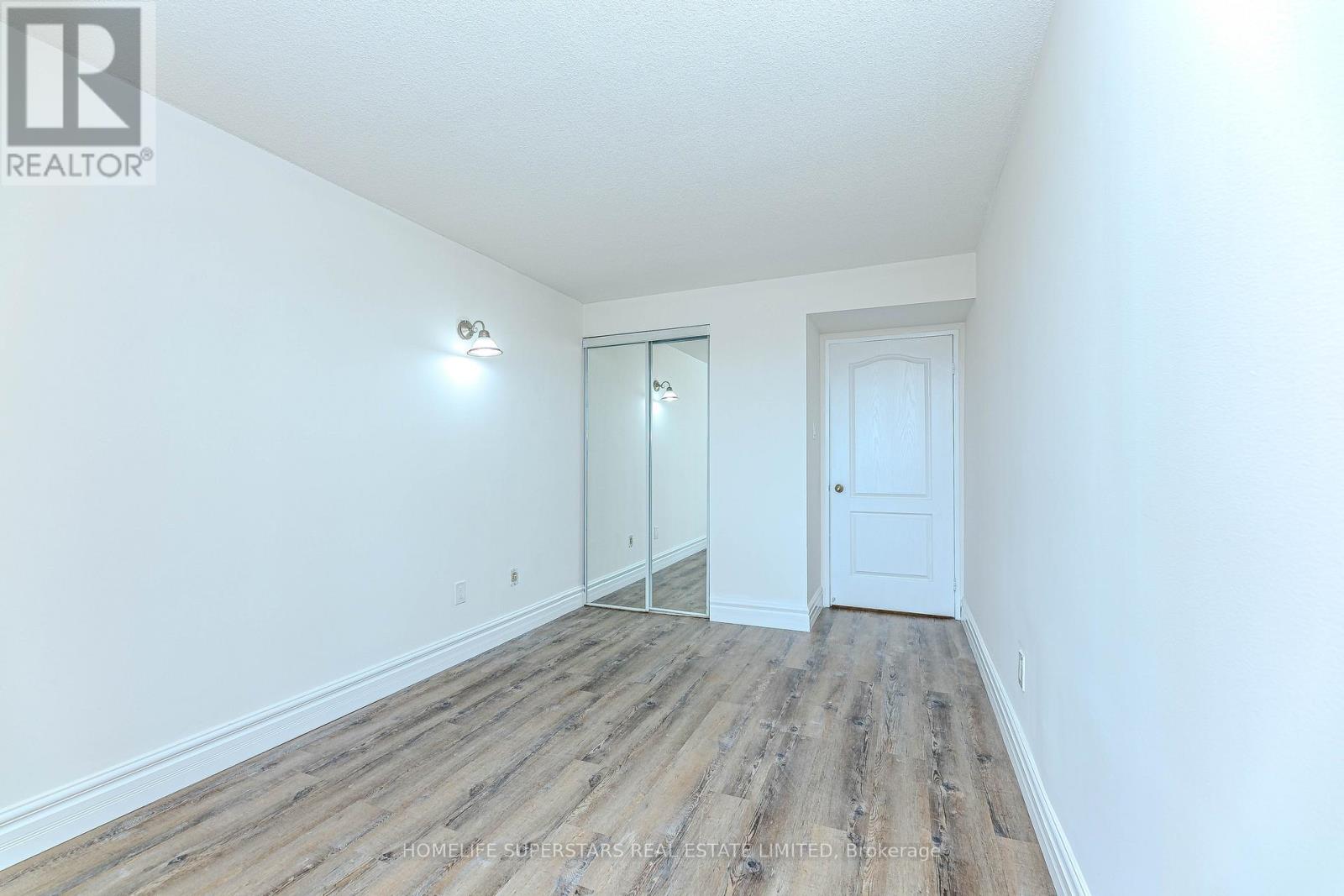 1005 - 7 Townsgate Drive, Vaughan, Ontario  L4J 7Z9 - Photo 13 - N12545264