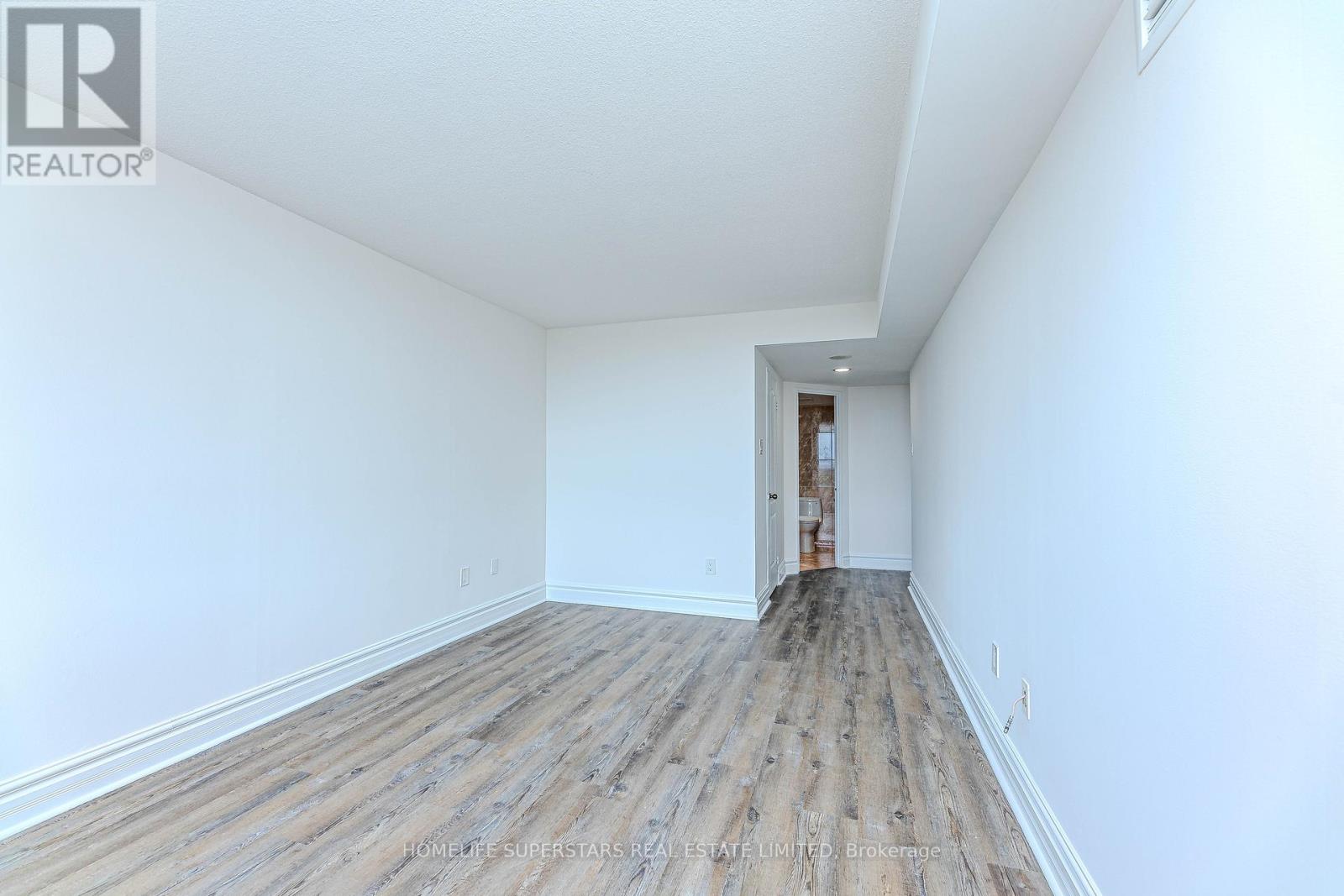 1005 - 7 Townsgate Drive, Vaughan, Ontario  L4J 7Z9 - Photo 17 - N12545264