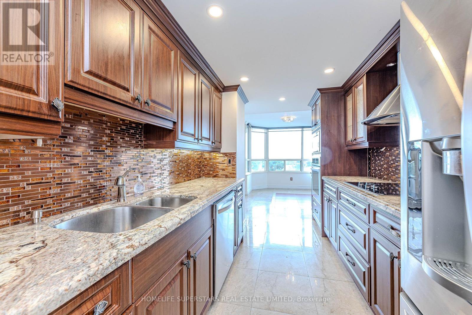 1005 - 7 Townsgate Drive, Vaughan, Ontario  L4J 7Z9 - Photo 7 - N12545264