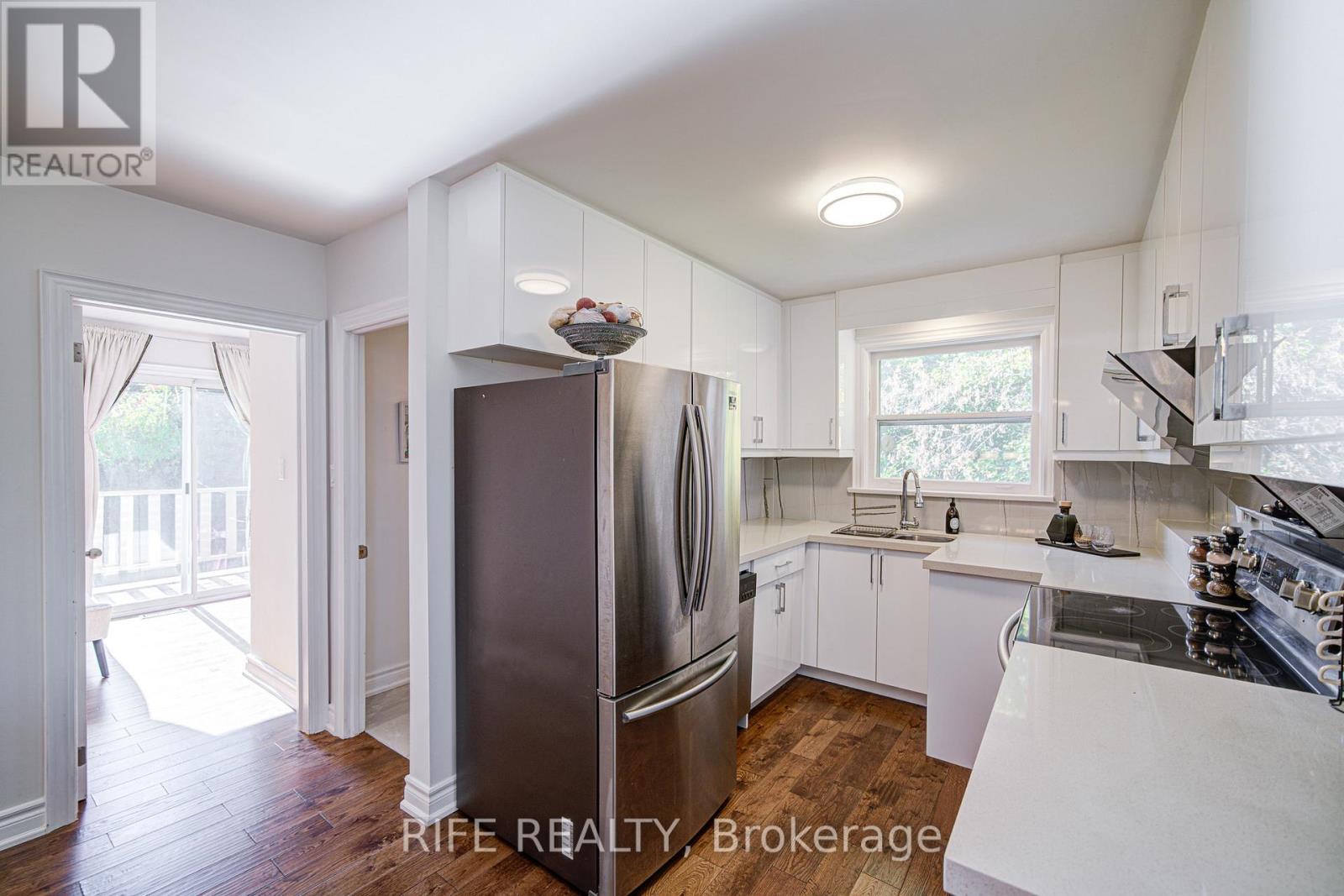 306 Wenlock Avenue, Richmond Hill, Ontario  L4C 1M7 - Photo 4 - N12545354