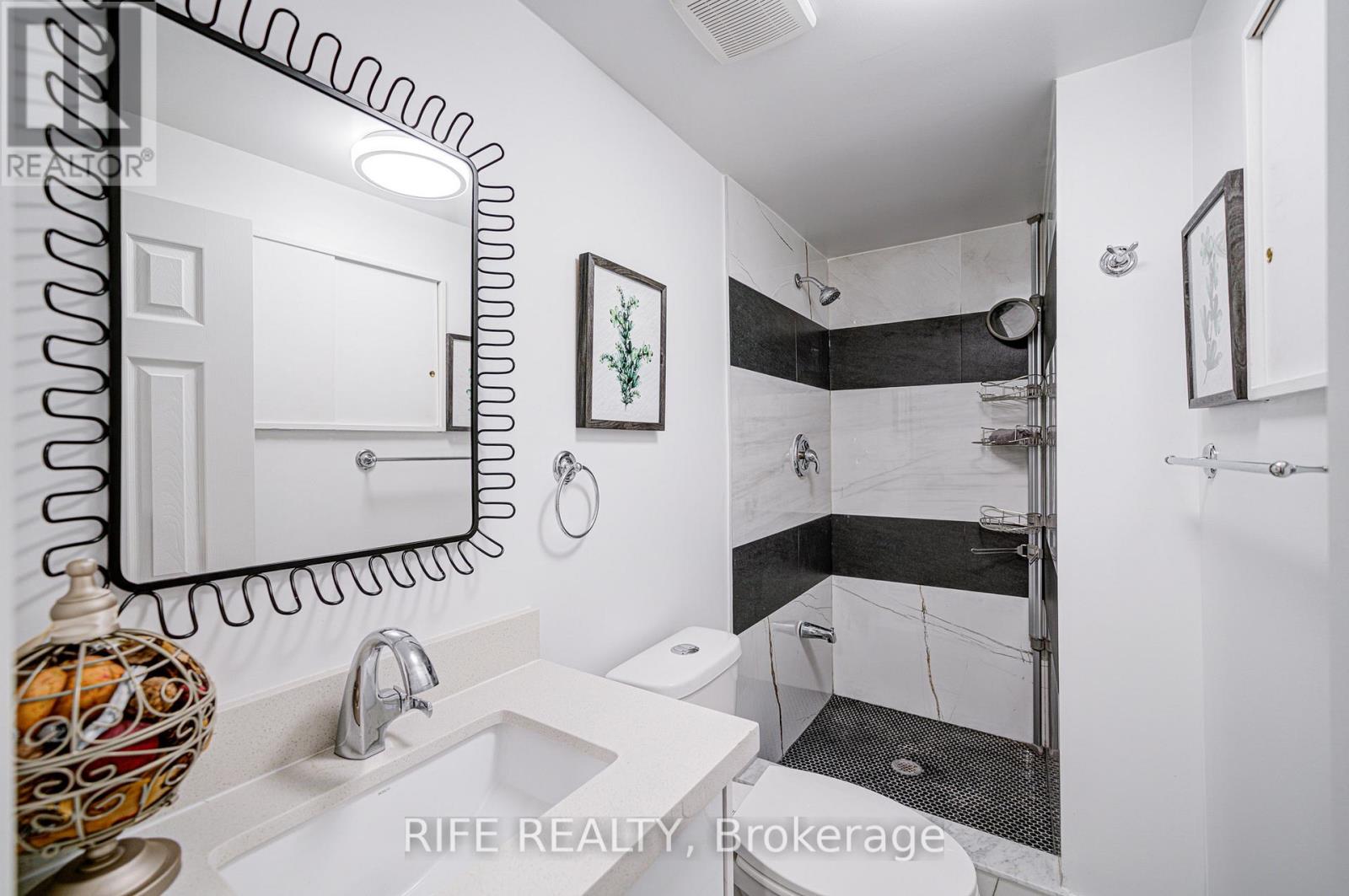 306 Wenlock Avenue, Richmond Hill, Ontario  L4C 1M7 - Photo 9 - N12545354