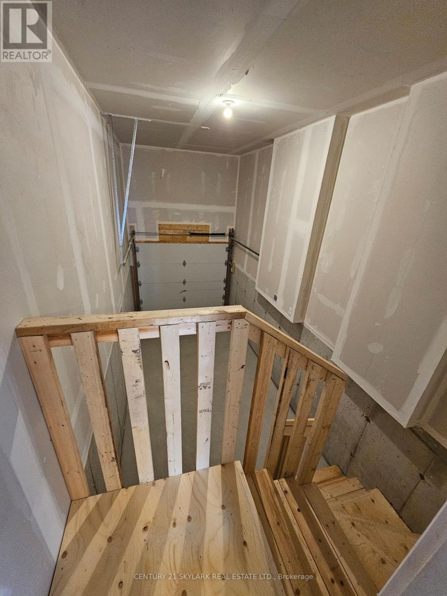 218 Prince William Way, Barrie, Ontario  L9J 0V1 - Photo 16 - S12545384