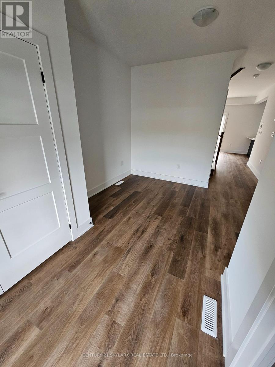 218 Prince William Way, Barrie, Ontario  L9J 0V1 - Photo 3 - S12545384