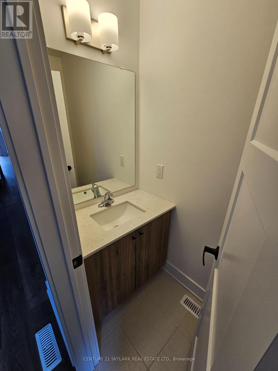 218 Prince William Way, Barrie, Ontario  L9J 0V1 - Photo 4 - S12545384