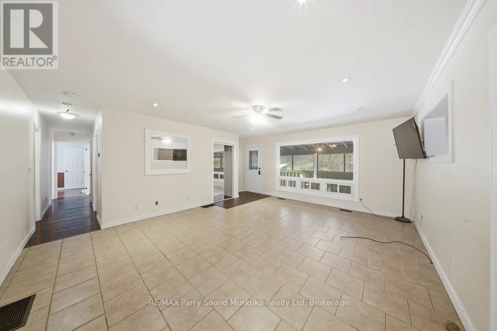 28 Black Road, Seguin, Ontario  P2A 2W8 - Photo 10 - X12545462