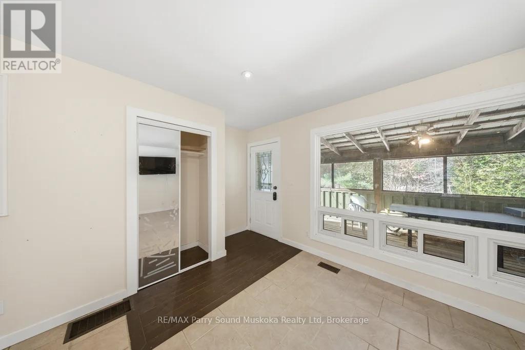 28 Black Road, Seguin, Ontario  P2A 2W8 - Photo 14 - X12545462