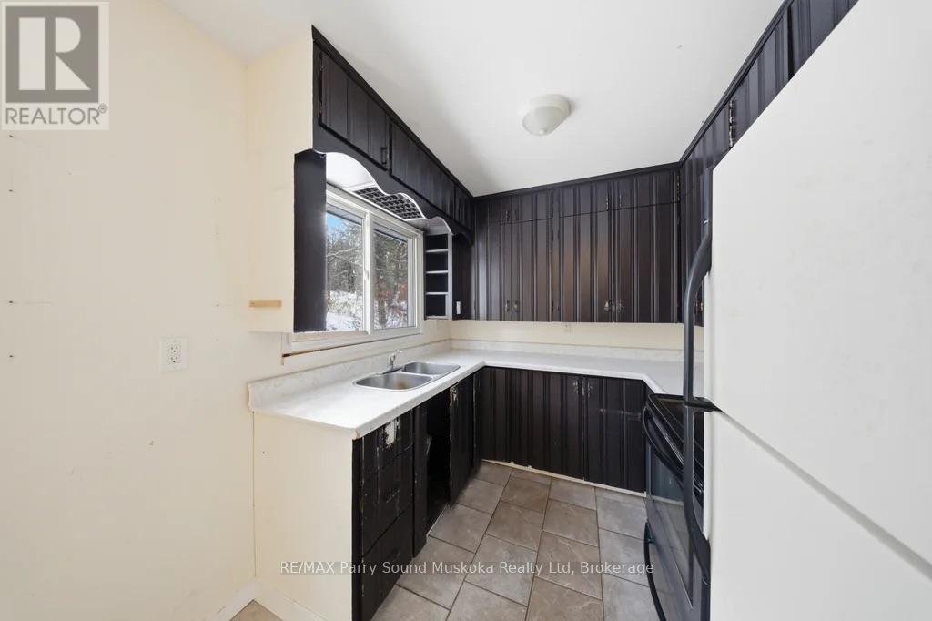 28 Black Road, Seguin, Ontario  P2A 2W8 - Photo 8 - X12545462