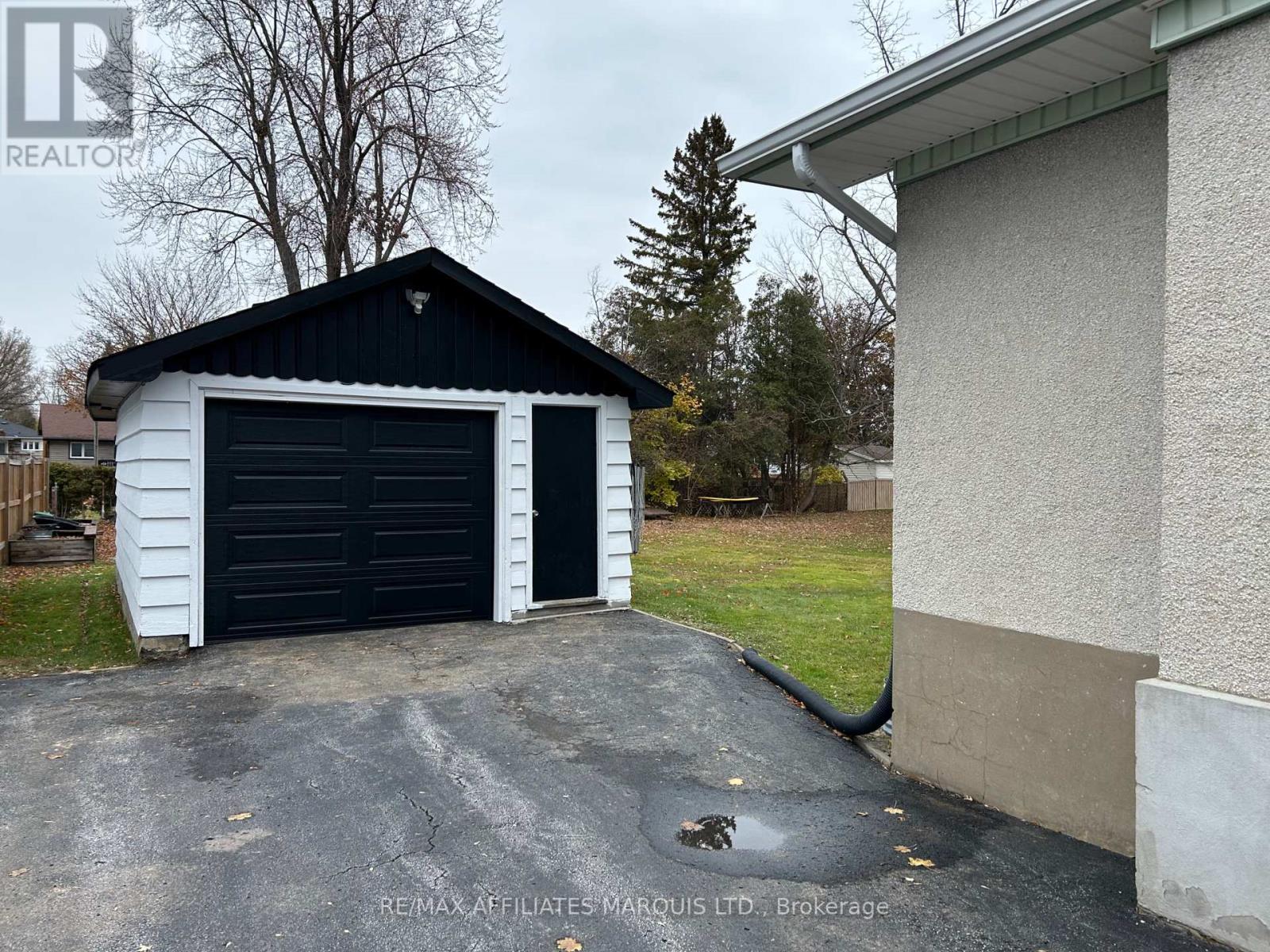 1205 Osborne Avenue, Cornwall, Ontario  K6J 1L2 - Photo 2 - X12479764