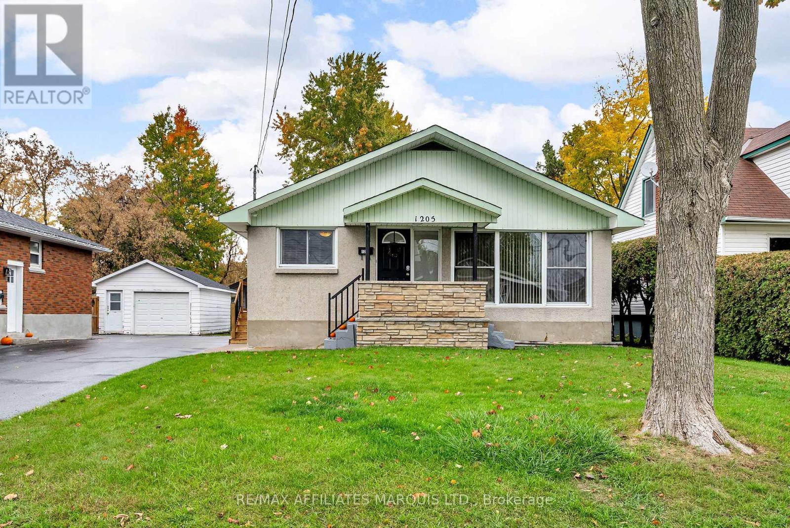 1205 Osborne Avenue, Cornwall, Ontario  K6J 1L2 - Photo 3 - X12479764