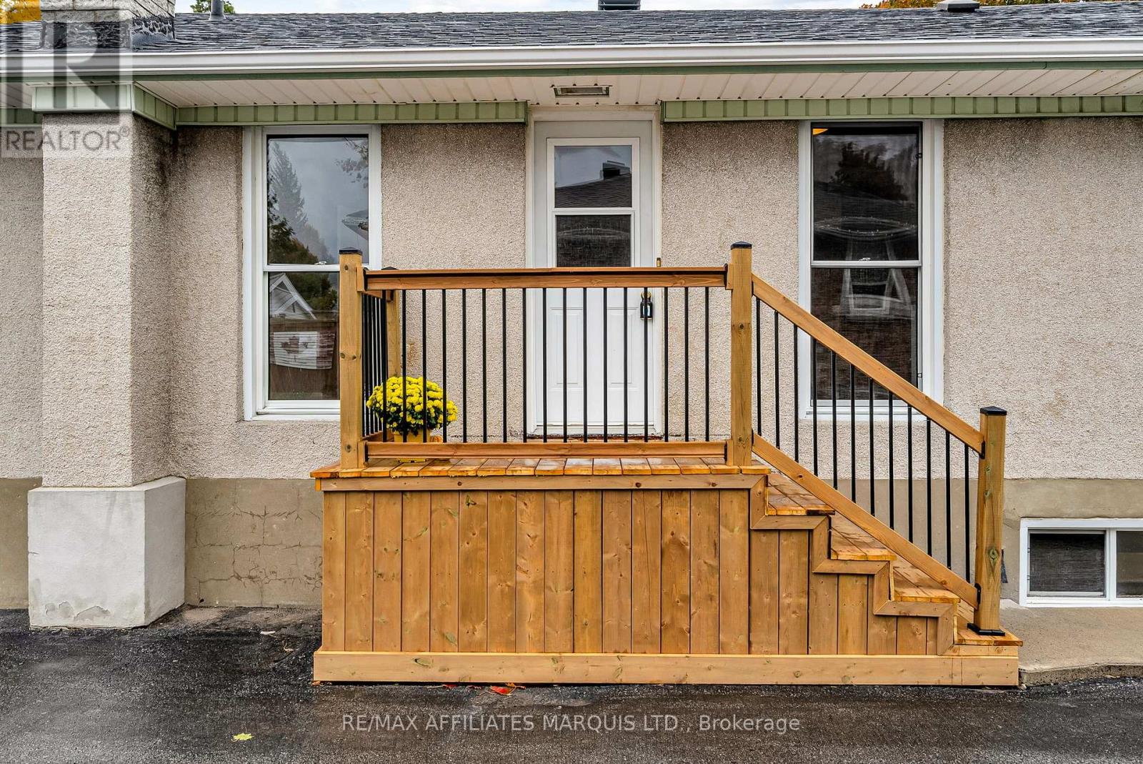 1205 Osborne Avenue, Cornwall, Ontario  K6J 1L2 - Photo 4 - X12479764