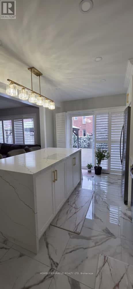 4088 Donnic Drive, Burlington, Ontario  L7M 0A5 - Photo 10 - W12545178