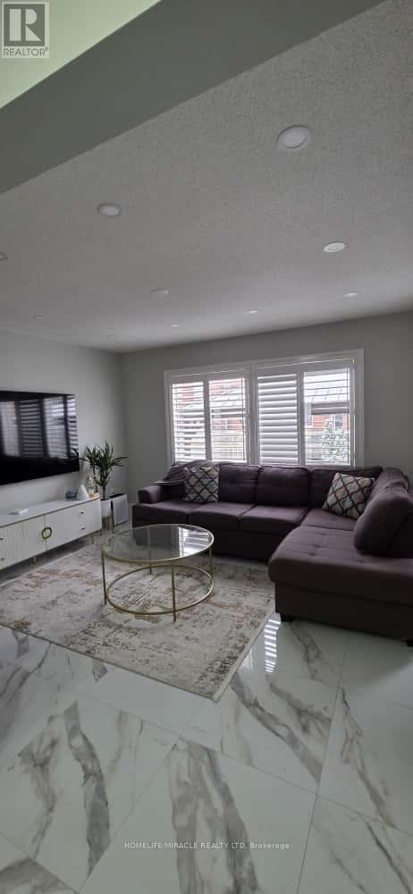 4088 Donnic Drive, Burlington, Ontario  L7M 0A5 - Photo 13 - W12545178