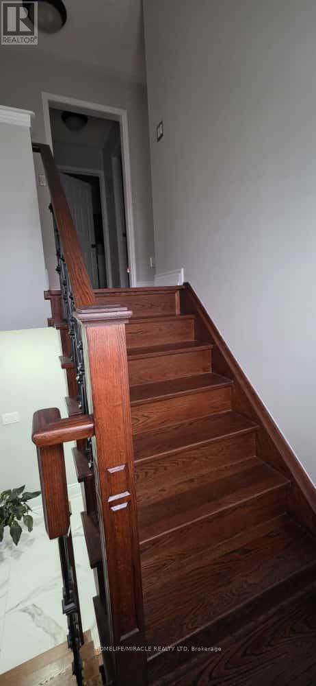 4088 Donnic Drive, Burlington, Ontario  L7M 0A5 - Photo 14 - W12545178