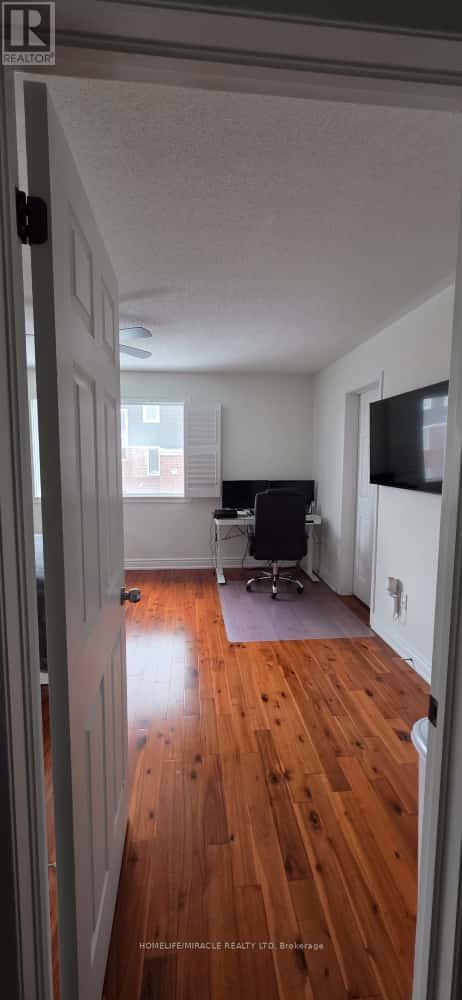 4088 Donnic Drive, Burlington, Ontario  L7M 0A5 - Photo 19 - W12545178