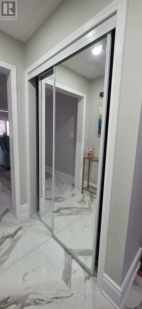 4088 Donnic Drive, Burlington, Ontario  L7M 0A5 - Photo 6 - W12545178