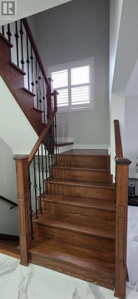 4088 Donnic Drive, Burlington, Ontario  L7M 0A5 - Photo 7 - W12545178