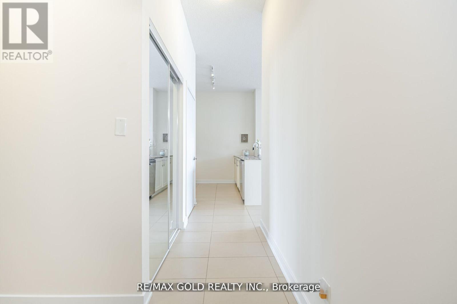 607 - 4070 Confederation Parkway, Mississauga, Ontario  L5B 0E9 - Photo 2 - W12545202