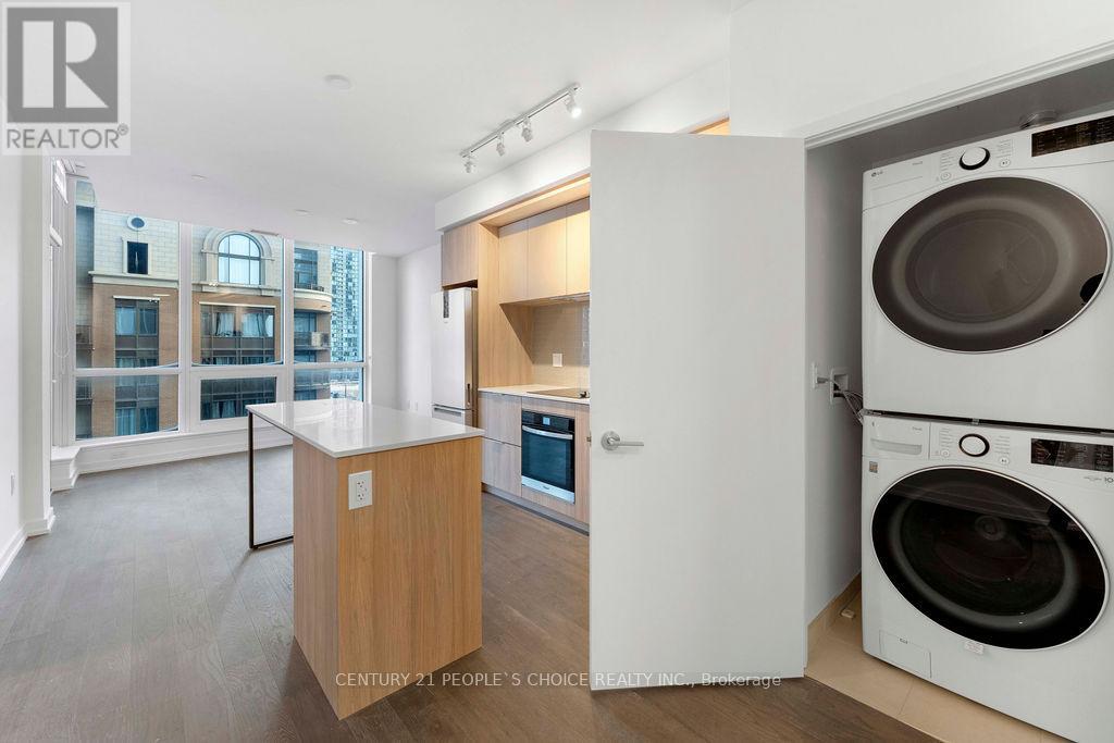 395 Square One Drive, Mississauga, Ontario  L5B 0P6 - Photo 18 - W12545218