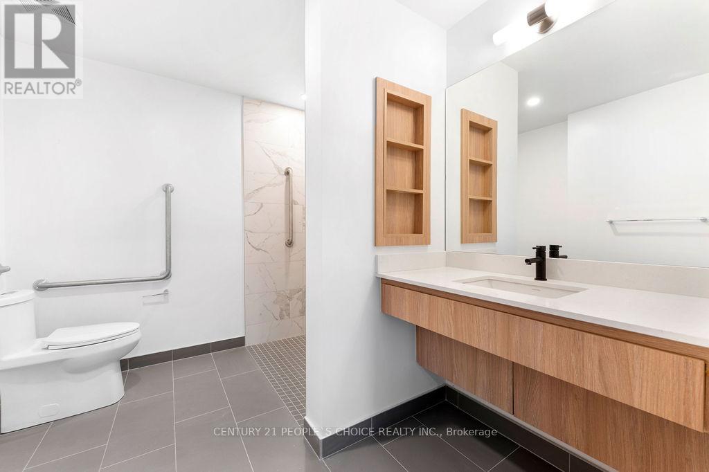 395 Square One Drive, Mississauga, Ontario  L5B 0P6 - Photo 30 - W12545218