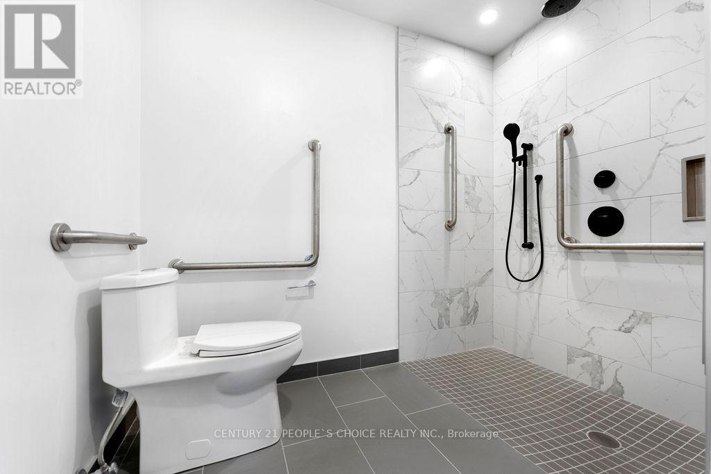 395 Square One Drive, Mississauga, Ontario  L5B 0P6 - Photo 31 - W12545218