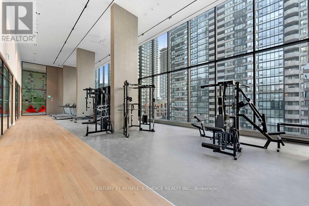 395 Square One Drive, Mississauga, Ontario  L5B 0P6 - Photo 8 - W12545218