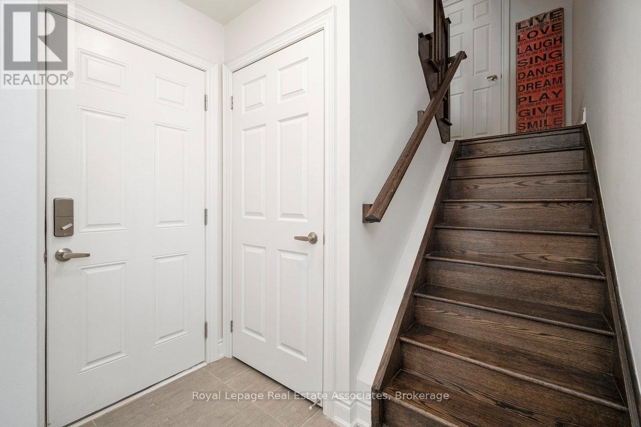 3076 Cascade Common, Oakville, Ontario L6H 0R7 - Photo 4 - W12545268