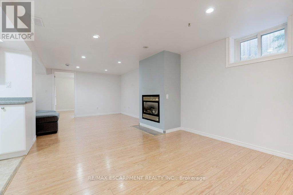 2217 Ghent Avenue, Burlington, Ontario  L7R 1Y6 - Photo 5 - W12545276