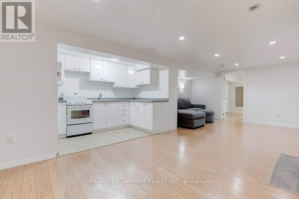 2217 Ghent Avenue, Burlington, Ontario  L7R 1Y6 - Photo 6 - W12545276