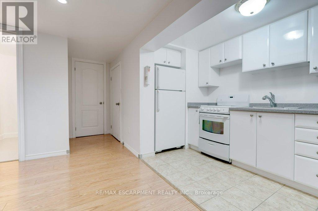 2217 Ghent Avenue, Burlington, Ontario  L7R 1Y6 - Photo 7 - W12545276