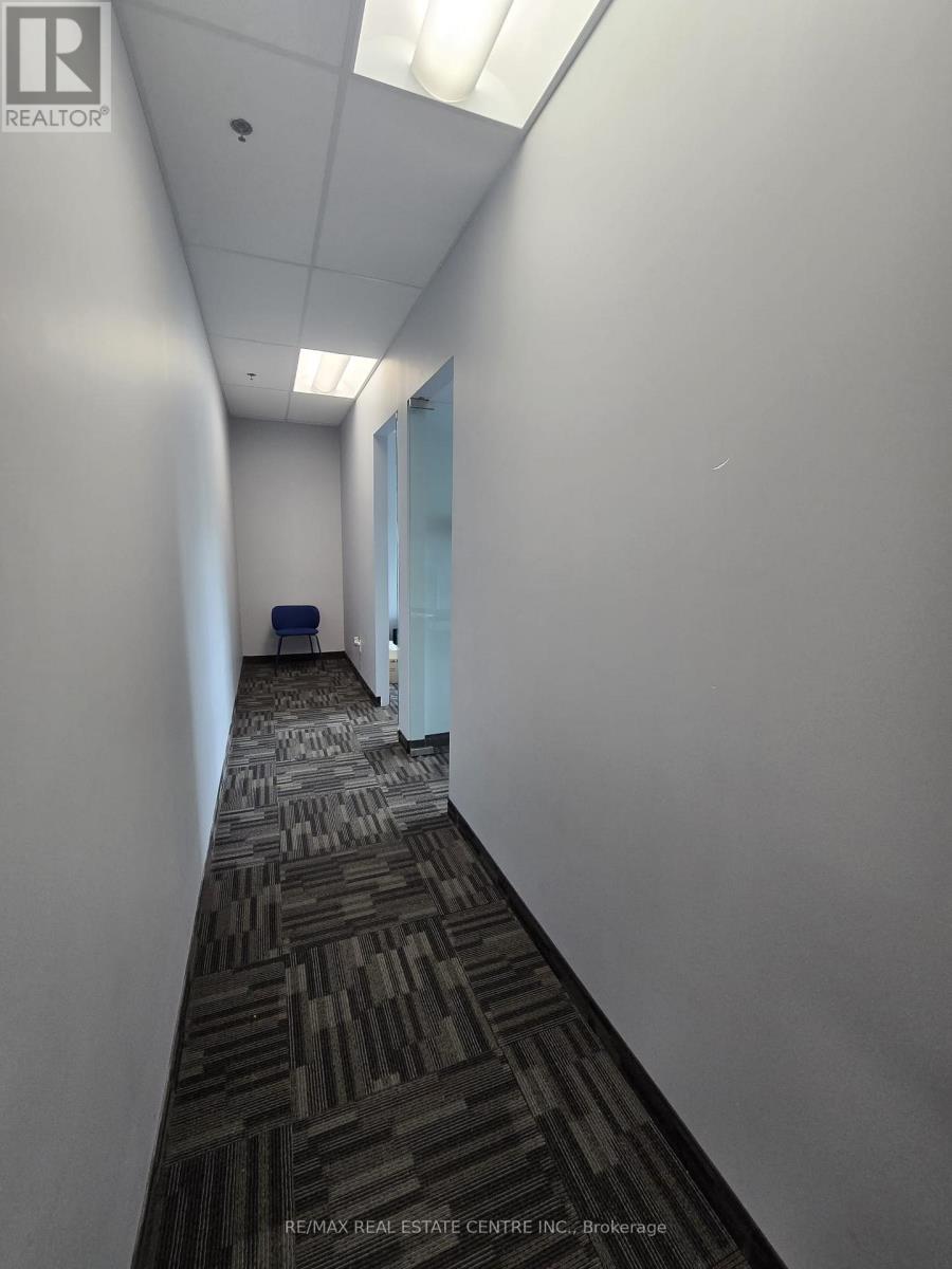 9 - 30 Topflight Drive, Mississauga, Ontario  L5S 0A8 - Photo 10 - W12545284