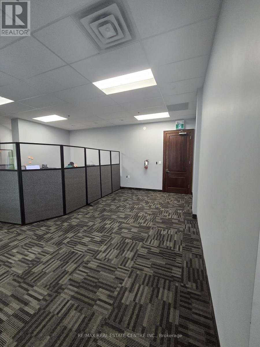 9 - 30 Topflight Drive, Mississauga, Ontario  L5S 0A8 - Photo 5 - W12545284