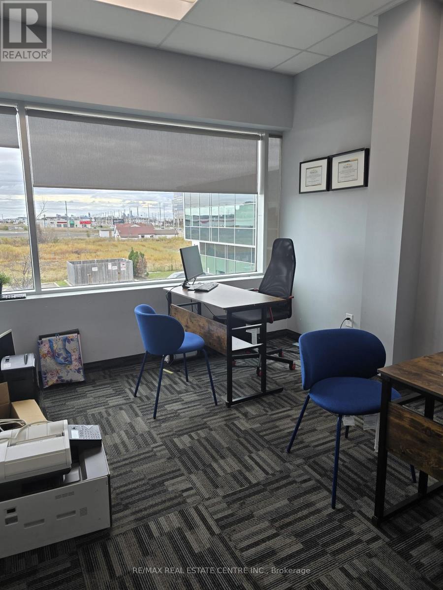 9 - 30 Topflight Drive, Mississauga, Ontario  L5S 0A8 - Photo 7 - W12545284