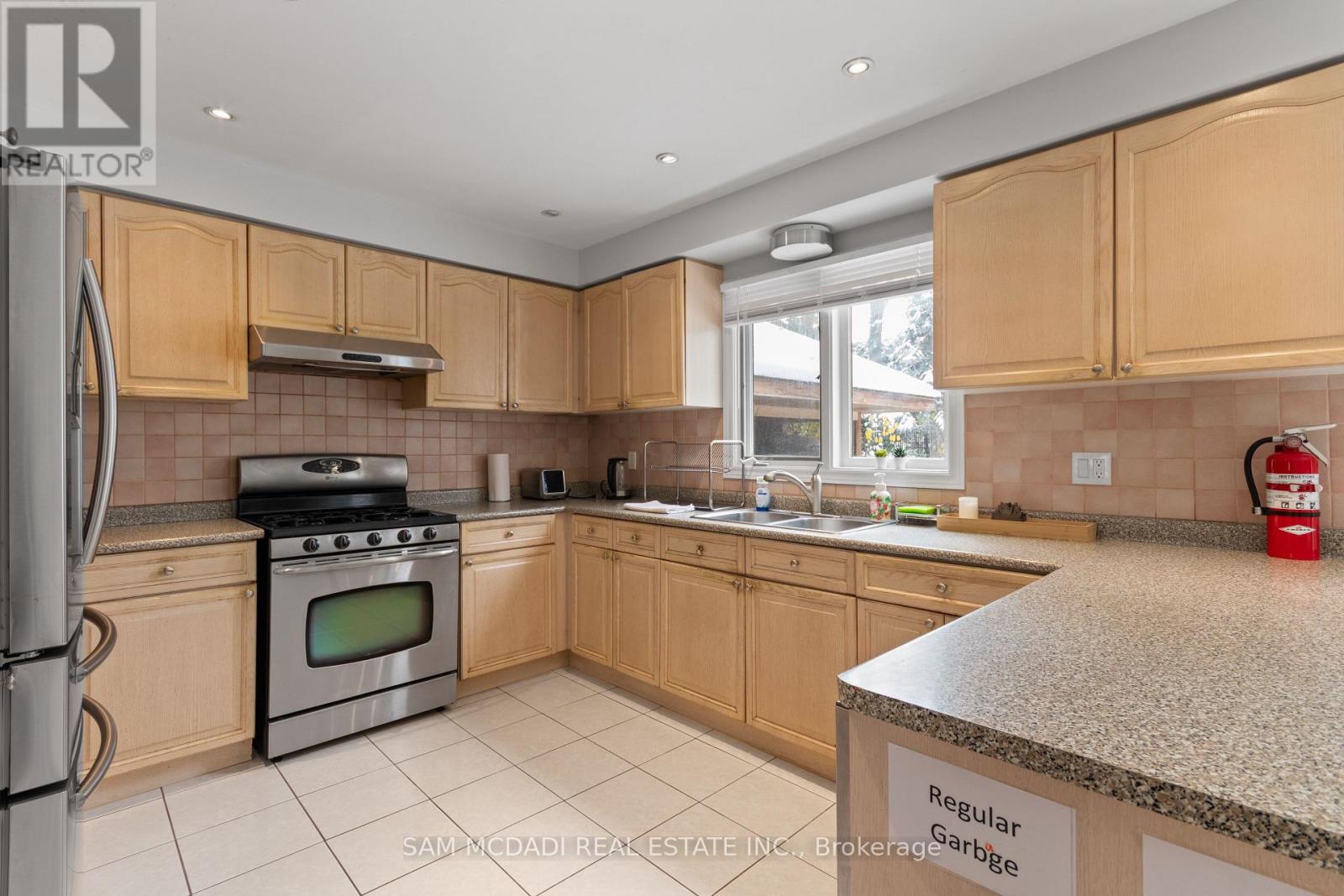 2556 Hammond Road, Mississauga, Ontario  L5K 1T2 - Photo 11 - W12545298