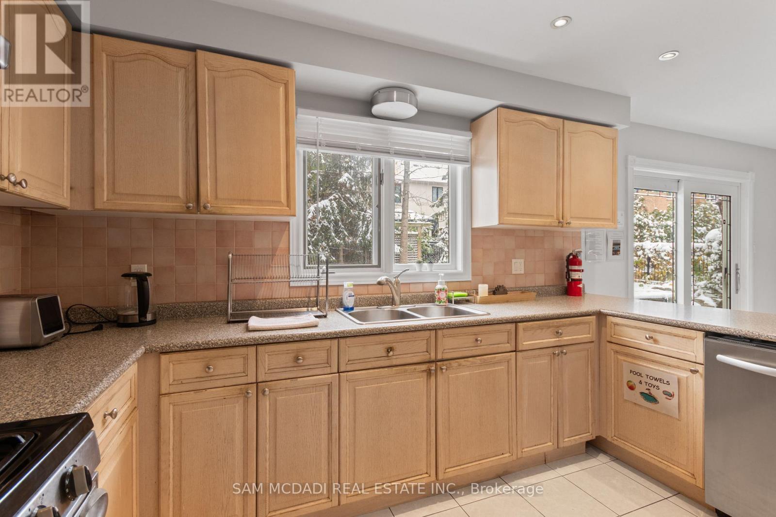 2556 Hammond Road, Mississauga, Ontario  L5K 1T2 - Photo 12 - W12545298