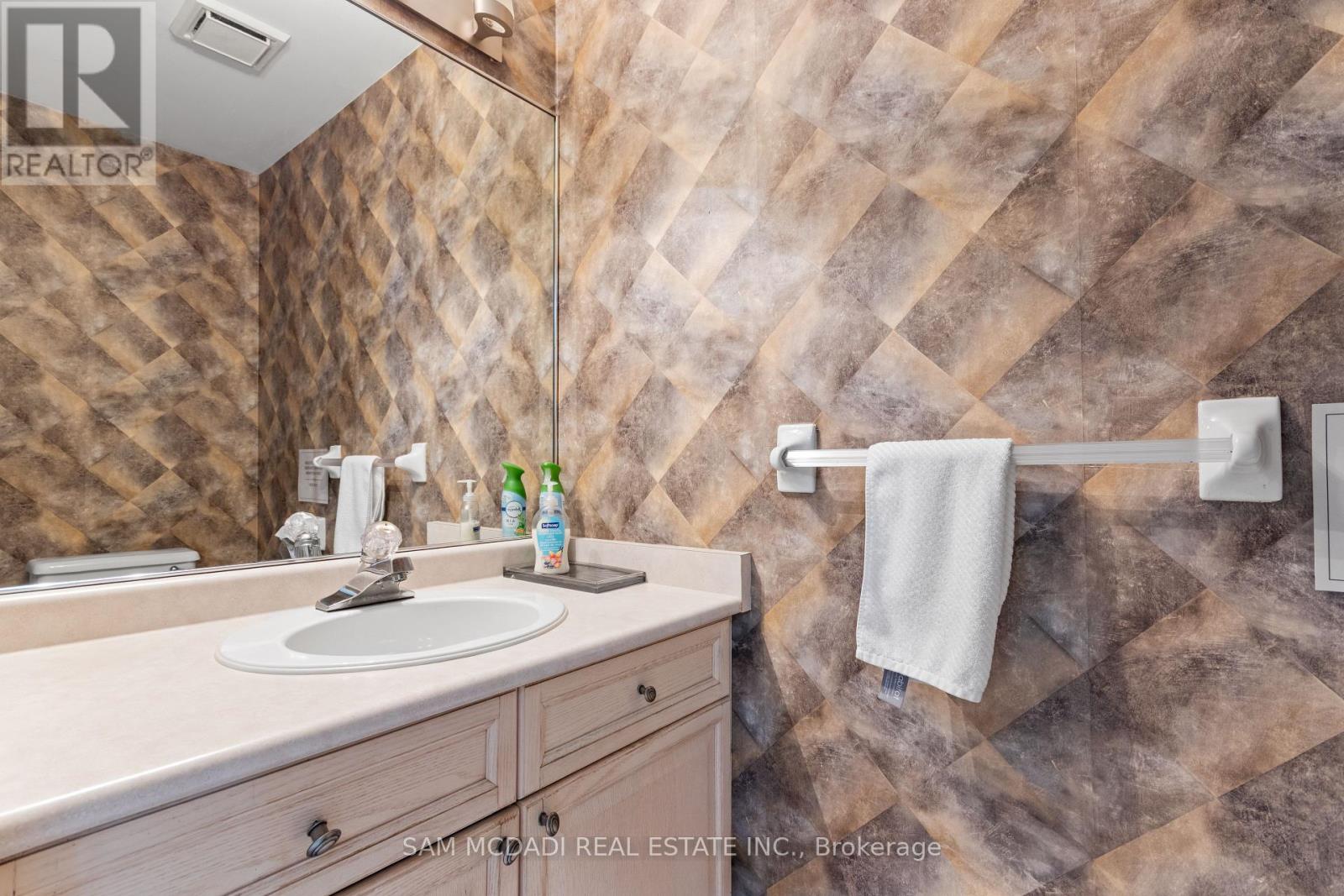 2556 Hammond Road, Mississauga, Ontario  L5K 1T2 - Photo 17 - W12545298