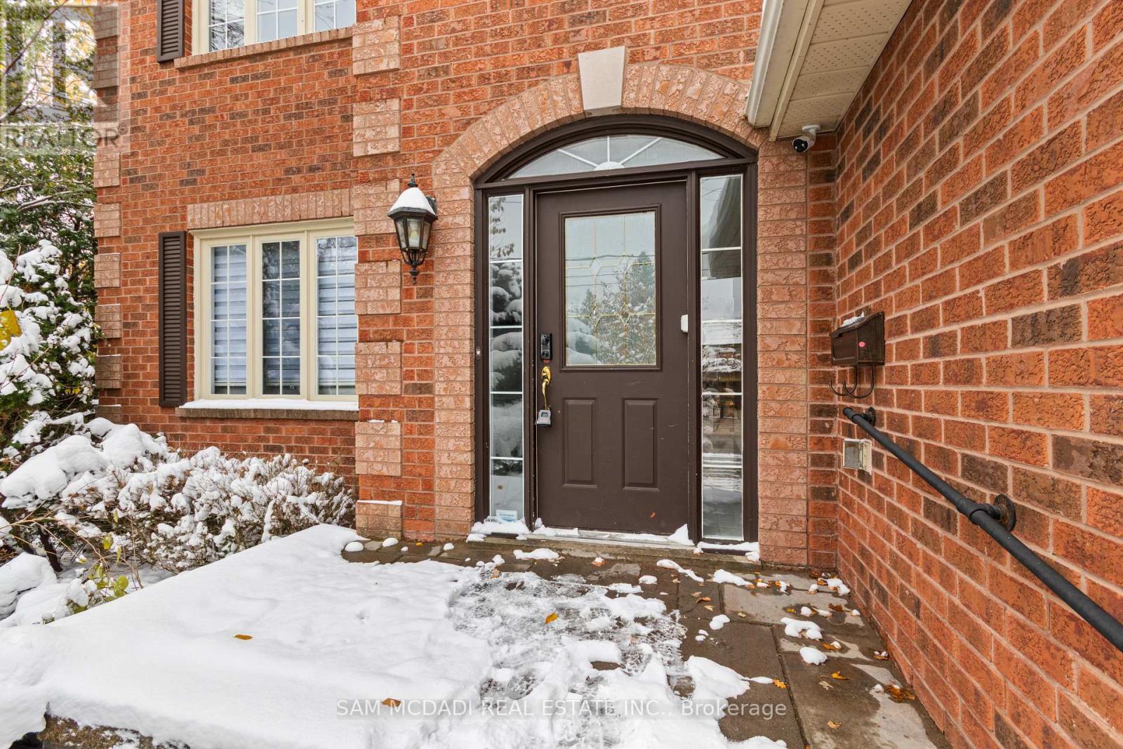 2556 Hammond Road, Mississauga, Ontario  L5K 1T2 - Photo 2 - W12545298