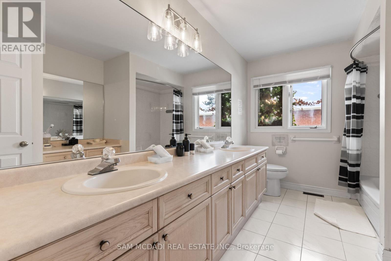 2556 Hammond Road, Mississauga, Ontario  L5K 1T2 - Photo 32 - W12545298