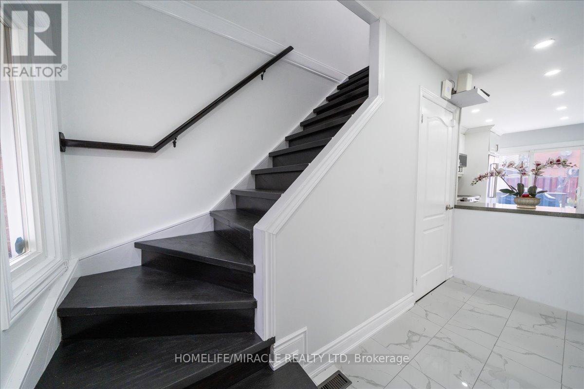 47 Martindale Crescent, Brampton, Ontario  L6X 2V7 - Photo 23 - W12545308