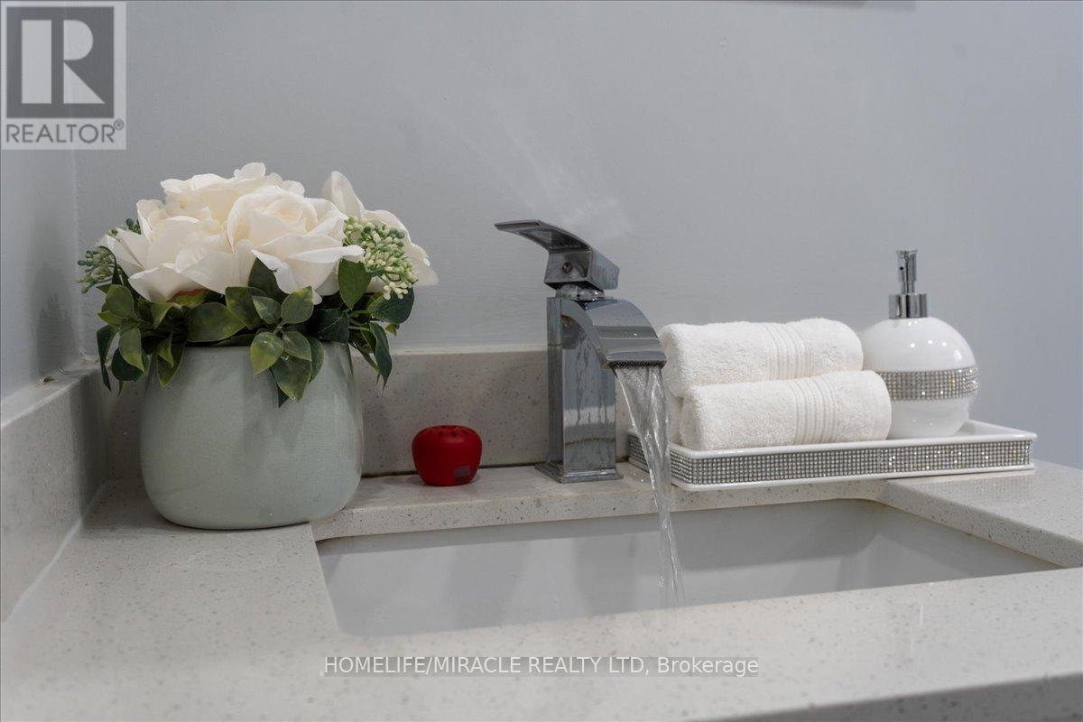 47 Martindale Crescent, Brampton, Ontario  L6X 2V7 - Photo 32 - W12545308