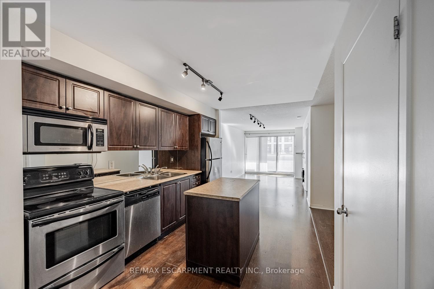312 - 1040 The Queensway, Toronto, Ontario  M8Z 0A7 - Photo 3 - W12545324