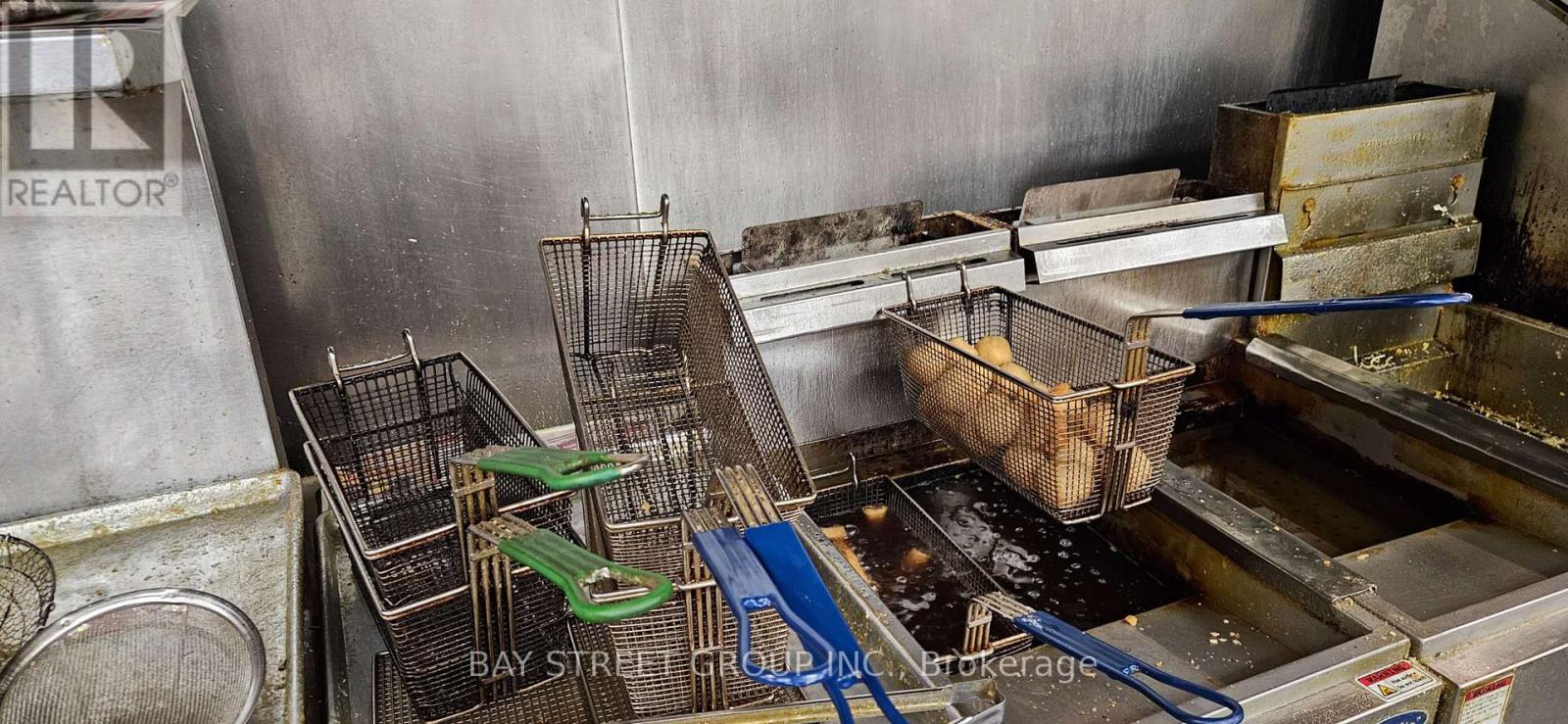 2146 Mountain Grove Avenue, Burlington, Ontario  L7P 2J3 - Photo 3 - W12545330