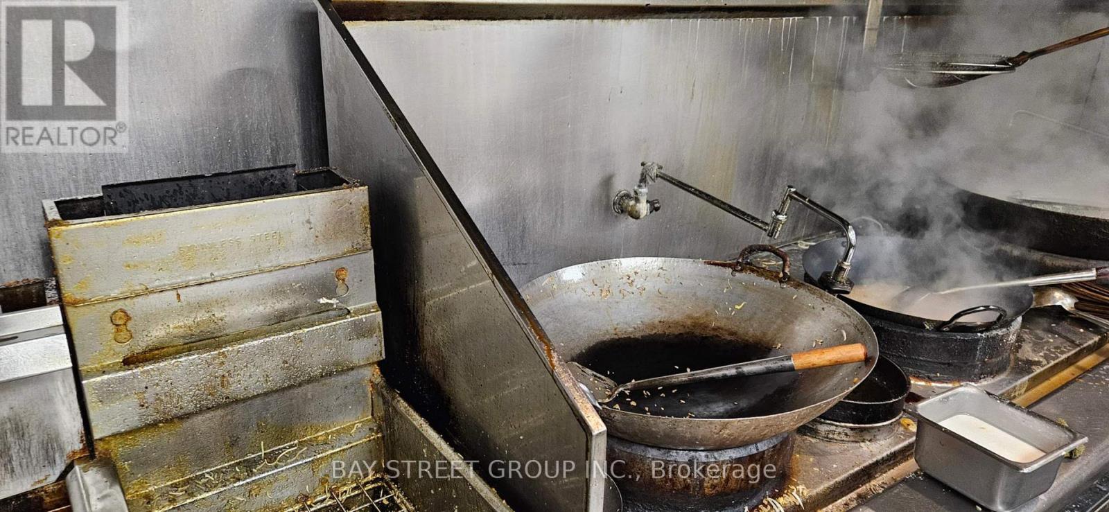 2146 Mountain Grove Avenue, Burlington, Ontario  L7P 2J3 - Photo 4 - W12545330