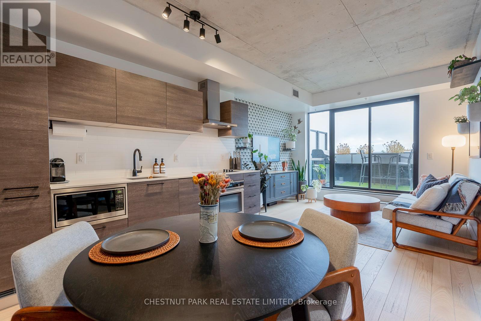 604 - 530 Indian Grove, Toronto, Ontario  M6P 2J2 - Photo 10 - W12545358