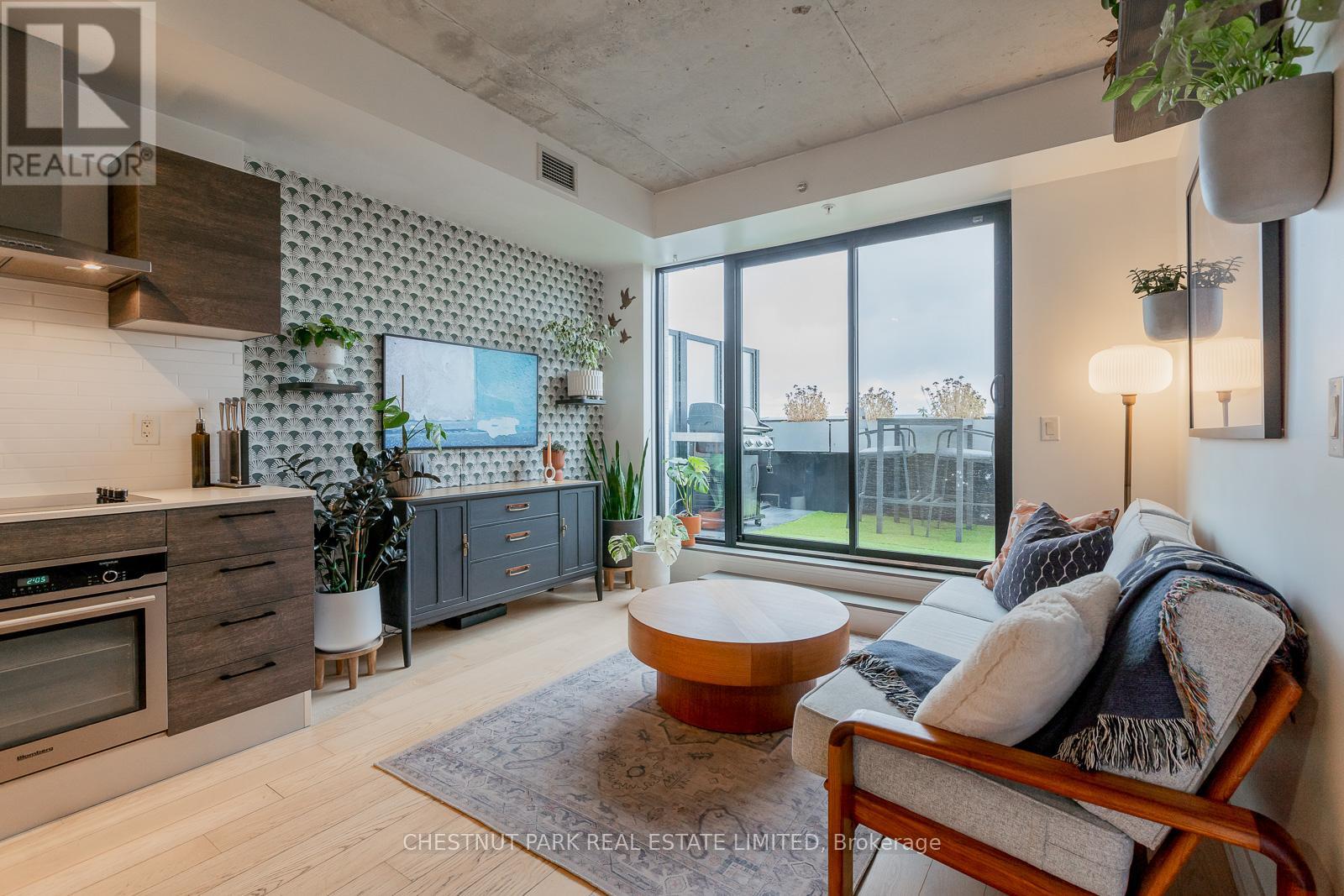 604 - 530 Indian Grove, Toronto, Ontario  M6P 2J2 - Photo 11 - W12545358